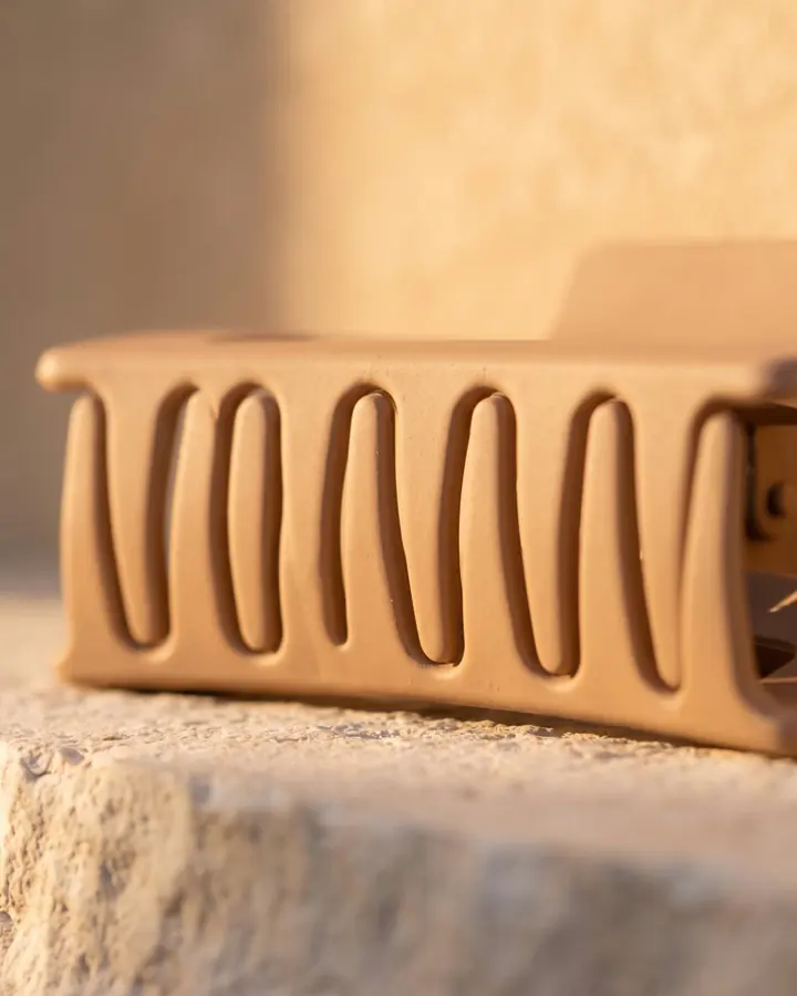 All Day Claw Clip — vue 3