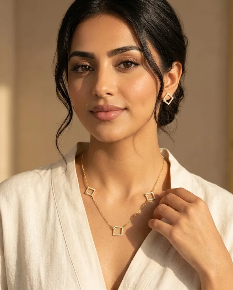 Parure Carré Lumière — Collier, Bracelet & Puces — vue 3
