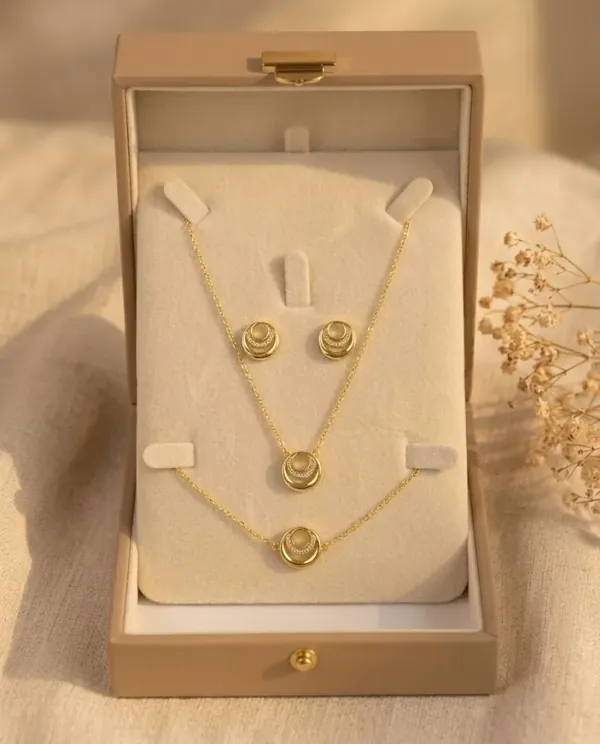 Parure Lune Dorée — Collier, Bracelet & Puces