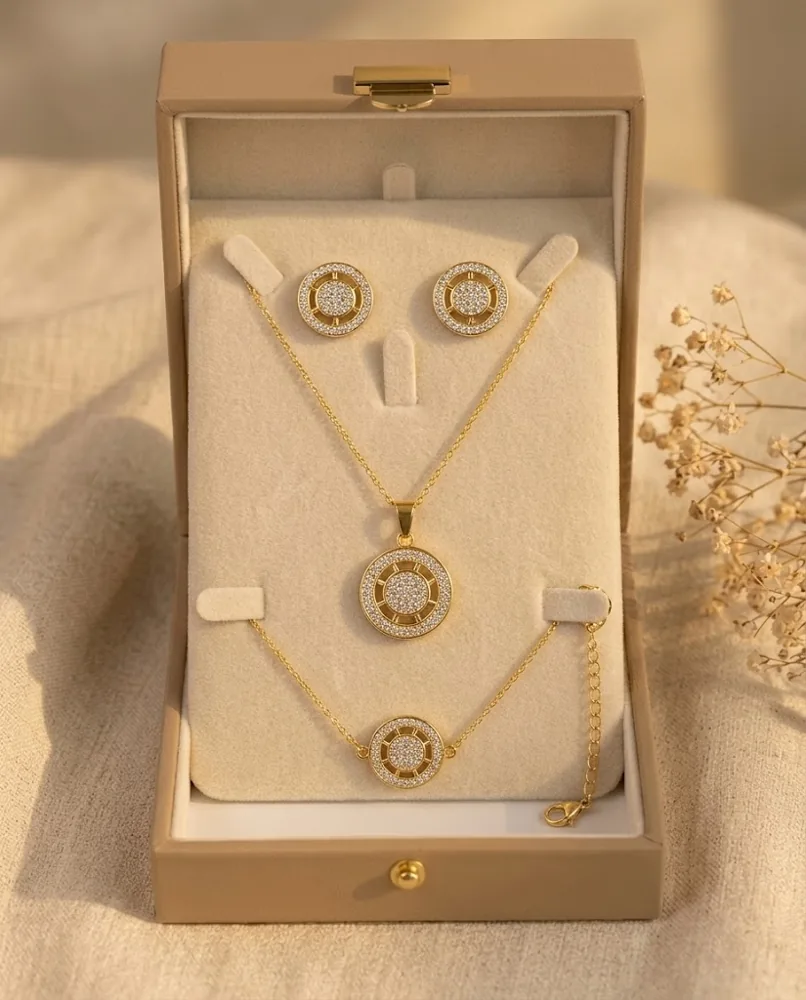 Parure Médaillon Pavé — Collier, Bracelet & Puces