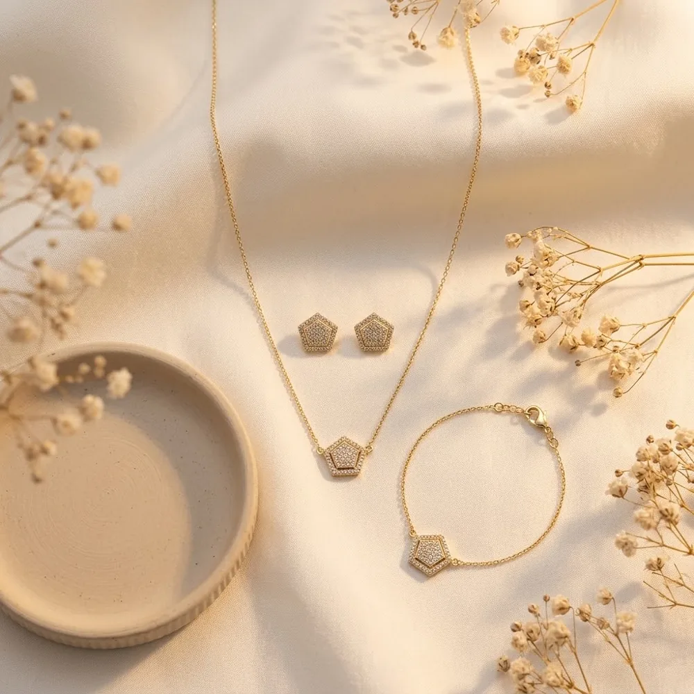 Parure Pentagone Pavé — Collier, Bracelet & Puces — vue 3