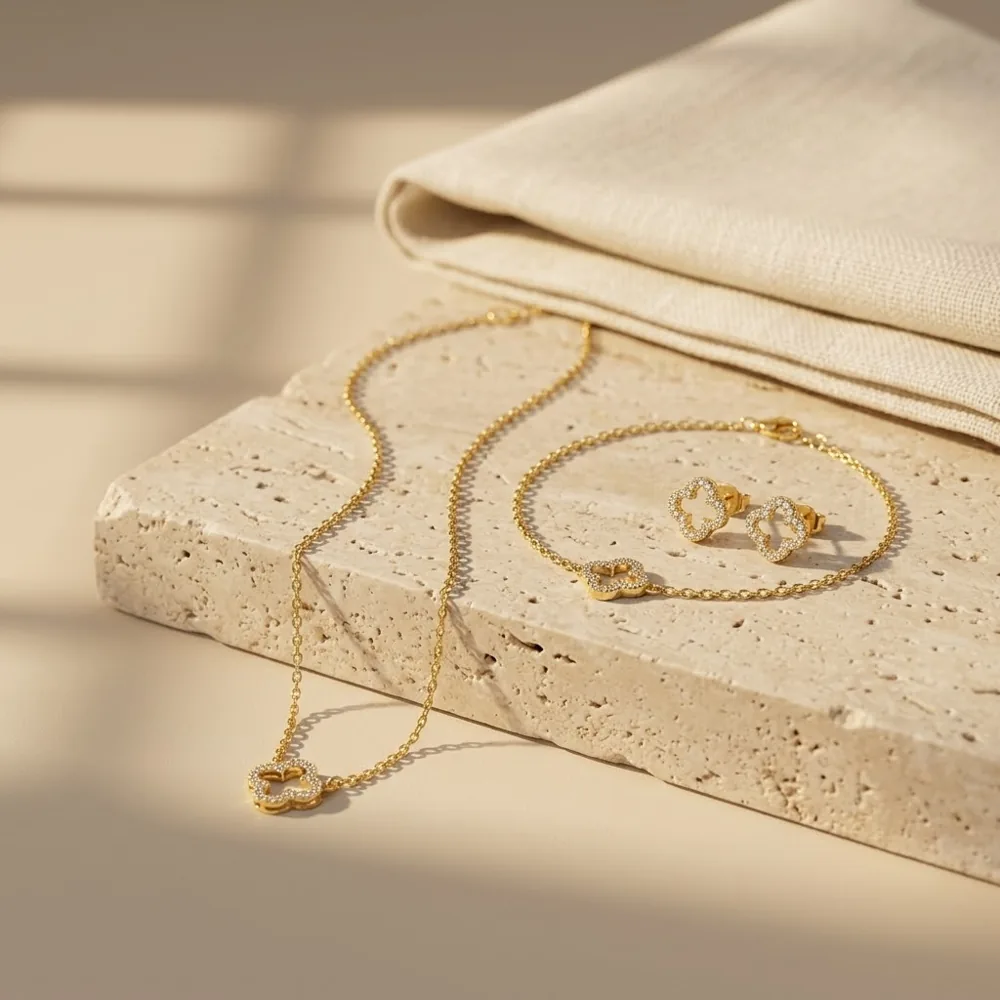 Parure Trèfle Pavé — Collier, Bracelet & Puces — vue 3